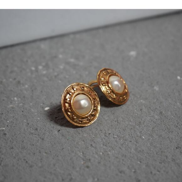 Chanel Pearl & Logo Clip On Earrings FREE COA - Picture 2 of 6